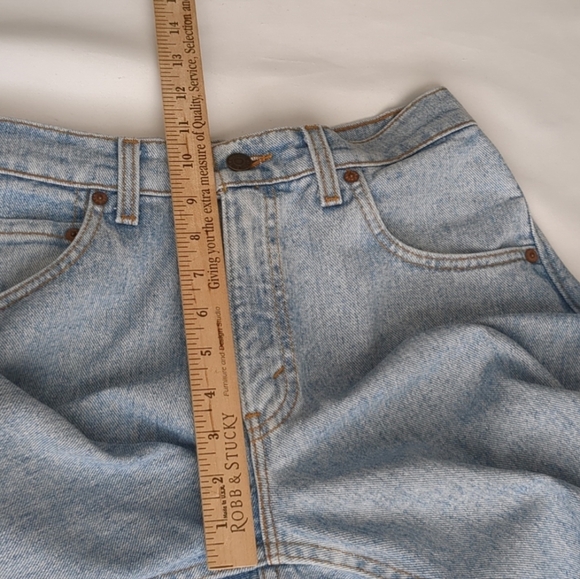 Levi's High-Rise Light Blue Denim Jeans - Picture 10 of 12